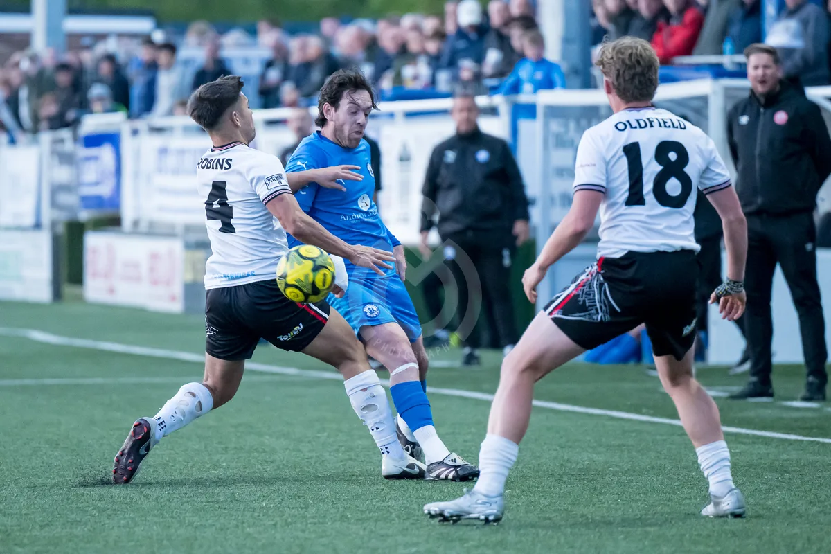 SM Billericay Town FC vs Chatham (semi-final) 290426-18