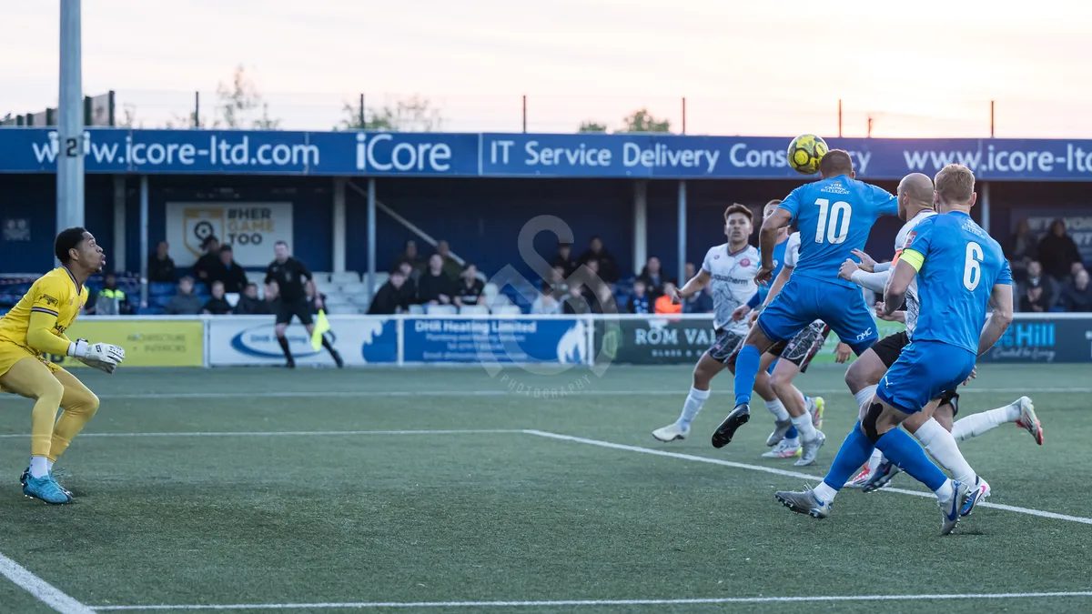 SM Billericay Town FC vs Chatham (semi-final) 290426-11