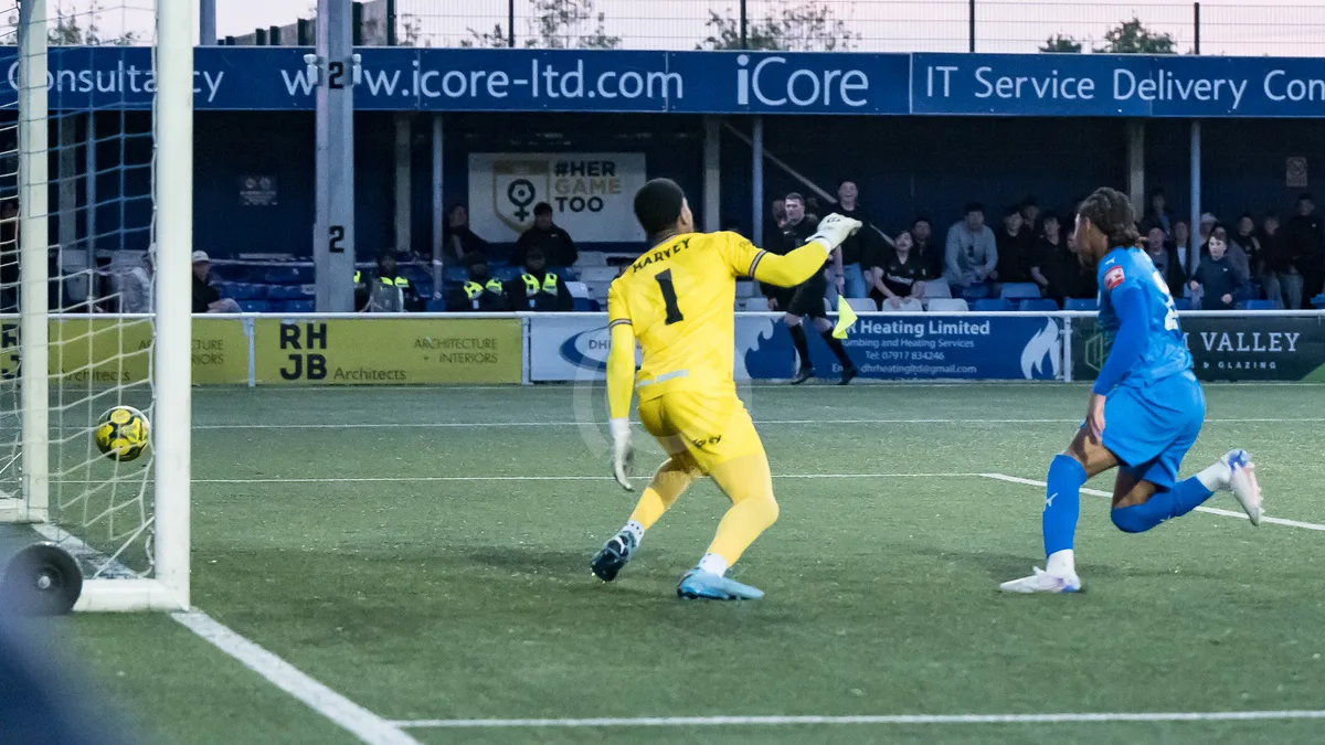 SM Billericay Town FC vs Chatham (semi-final) 290426-24