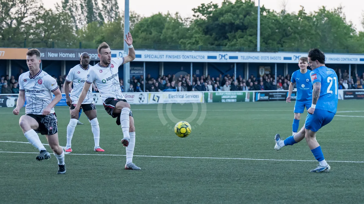 SM Billericay Town FC vs Chatham (semi-final) 290426-7