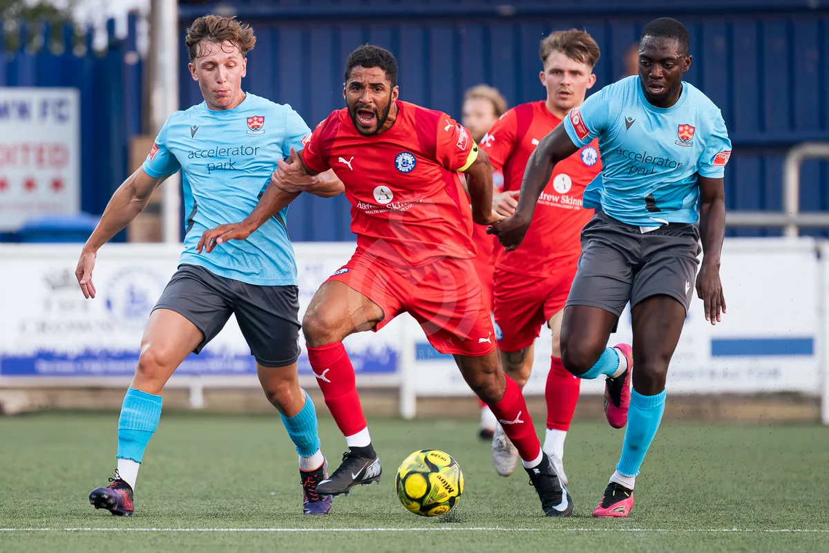 SM-Billericay Town FC vs Cambridge City 070726-40